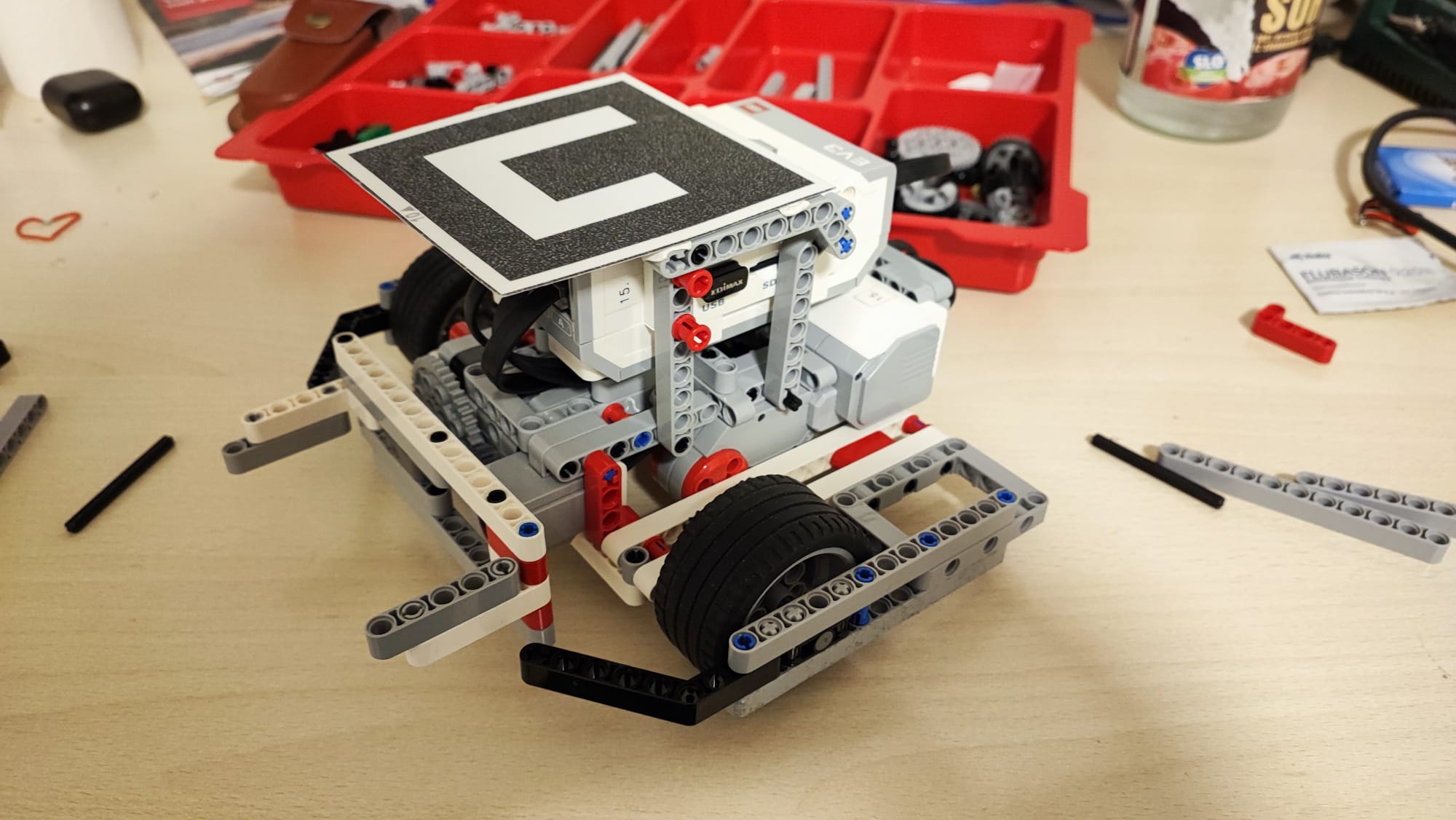 Skoraj dokončen robot